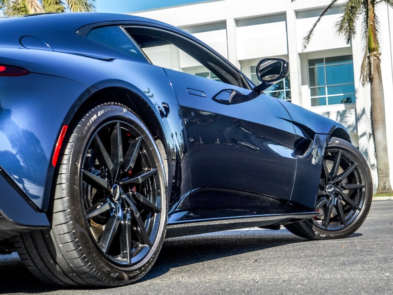 2019 Aston Martin Vantage   - Photo 40 - Bonita Springs, FL 34134