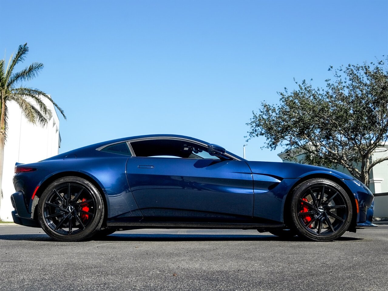 2019 Aston Martin Vantage   - Photo 41 - Bonita Springs, FL 34134