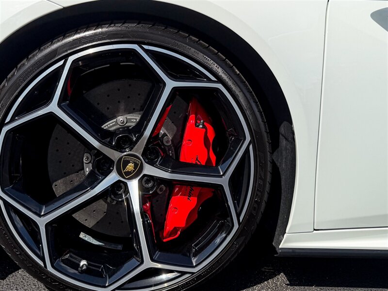 2020 Lamborghini Huracan EVO Spyder   - Photo 44 - Bonita Springs, FL 34134