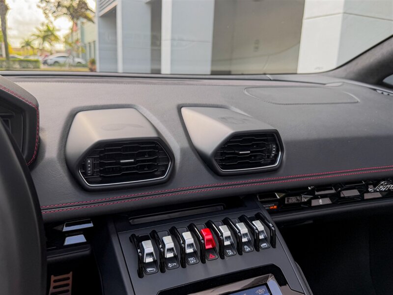 2020 Lamborghini Huracan EVO Spyder   - Photo 16 - Bonita Springs, FL 34134