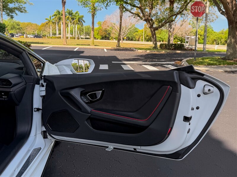 2020 Lamborghini Huracan EVO Spyder   - Photo 38 - Bonita Springs, FL 34134