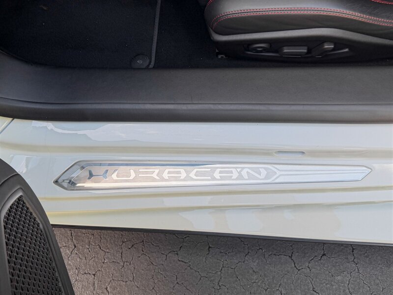 2020 Lamborghini Huracan EVO Spyder   - Photo 28 - Bonita Springs, FL 34134