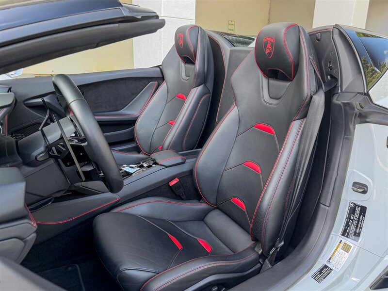 2020 Lamborghini Huracan EVO Spyder   - Photo 23 - Bonita Springs, FL 34134