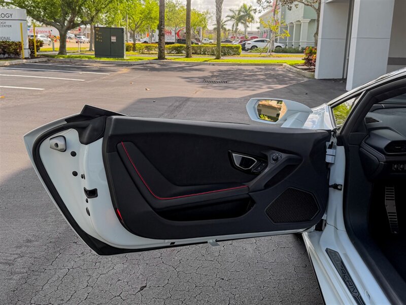 2020 Lamborghini Huracan EVO Spyder   - Photo 26 - Bonita Springs, FL 34134