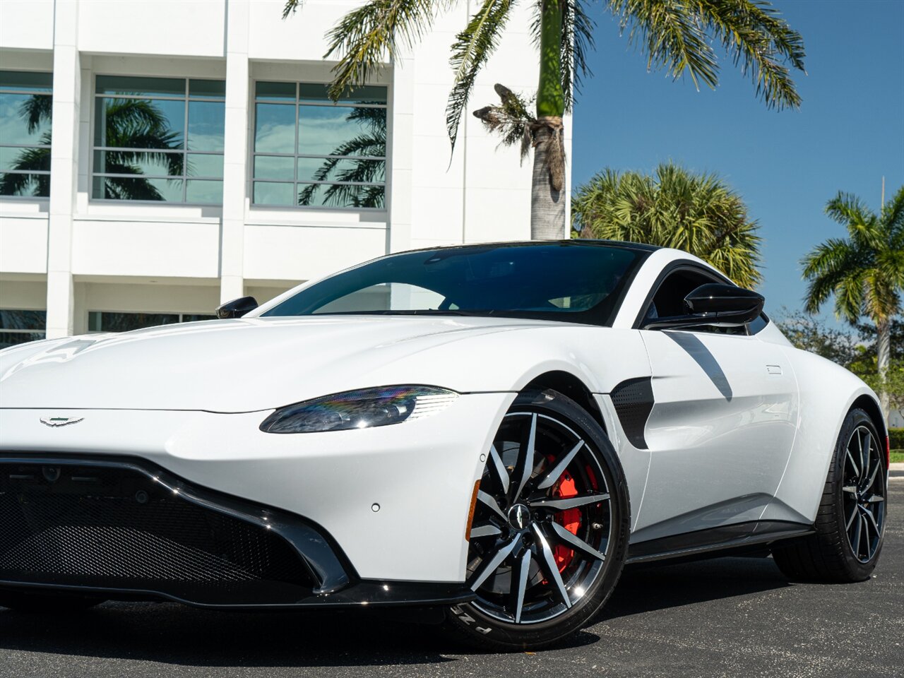 2019 Aston Martin Vantage   - Photo 56 - Bonita Springs, FL 34134