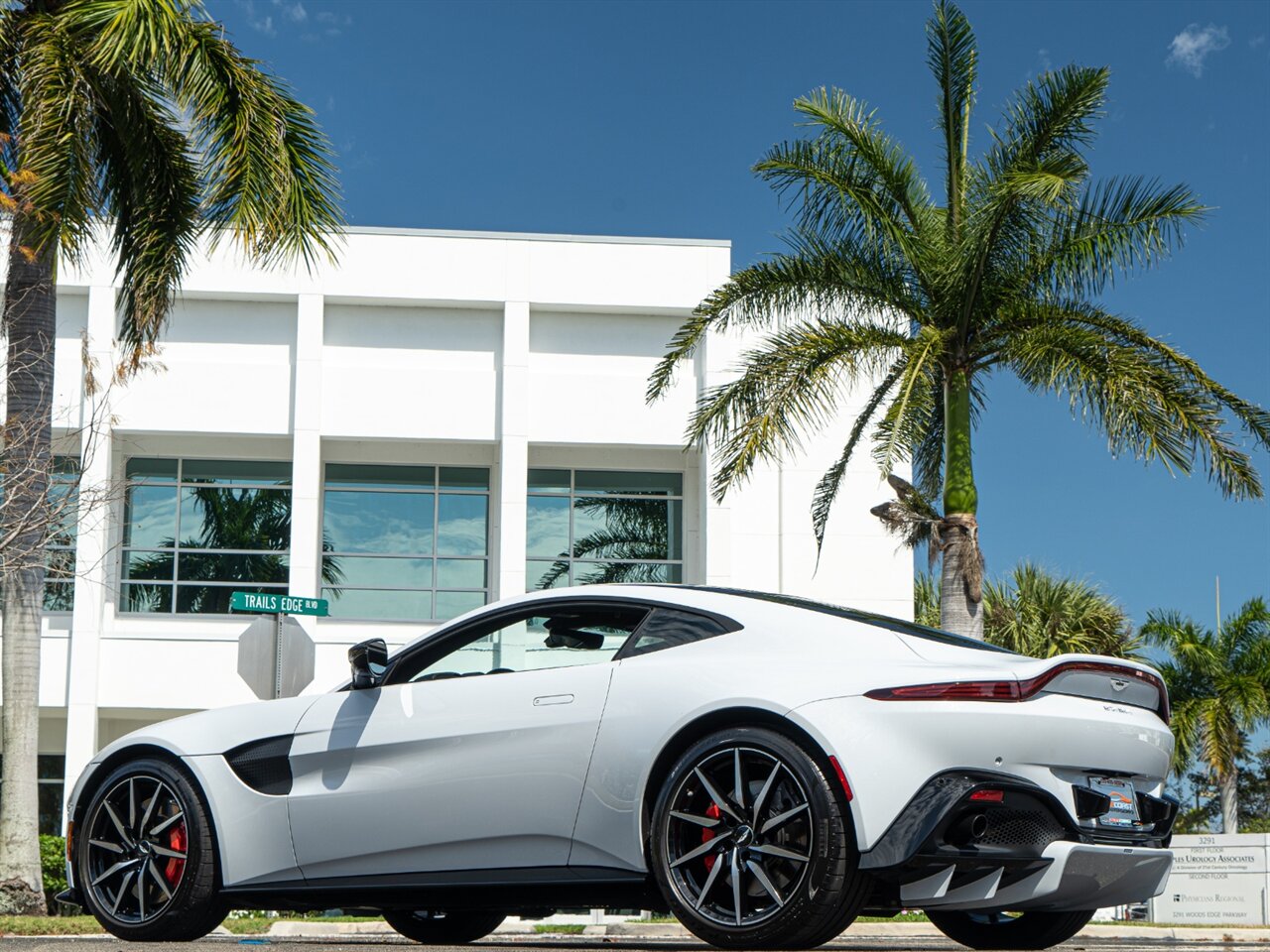 2019 Aston Martin Vantage   - Photo 47 - Bonita Springs, FL 34134