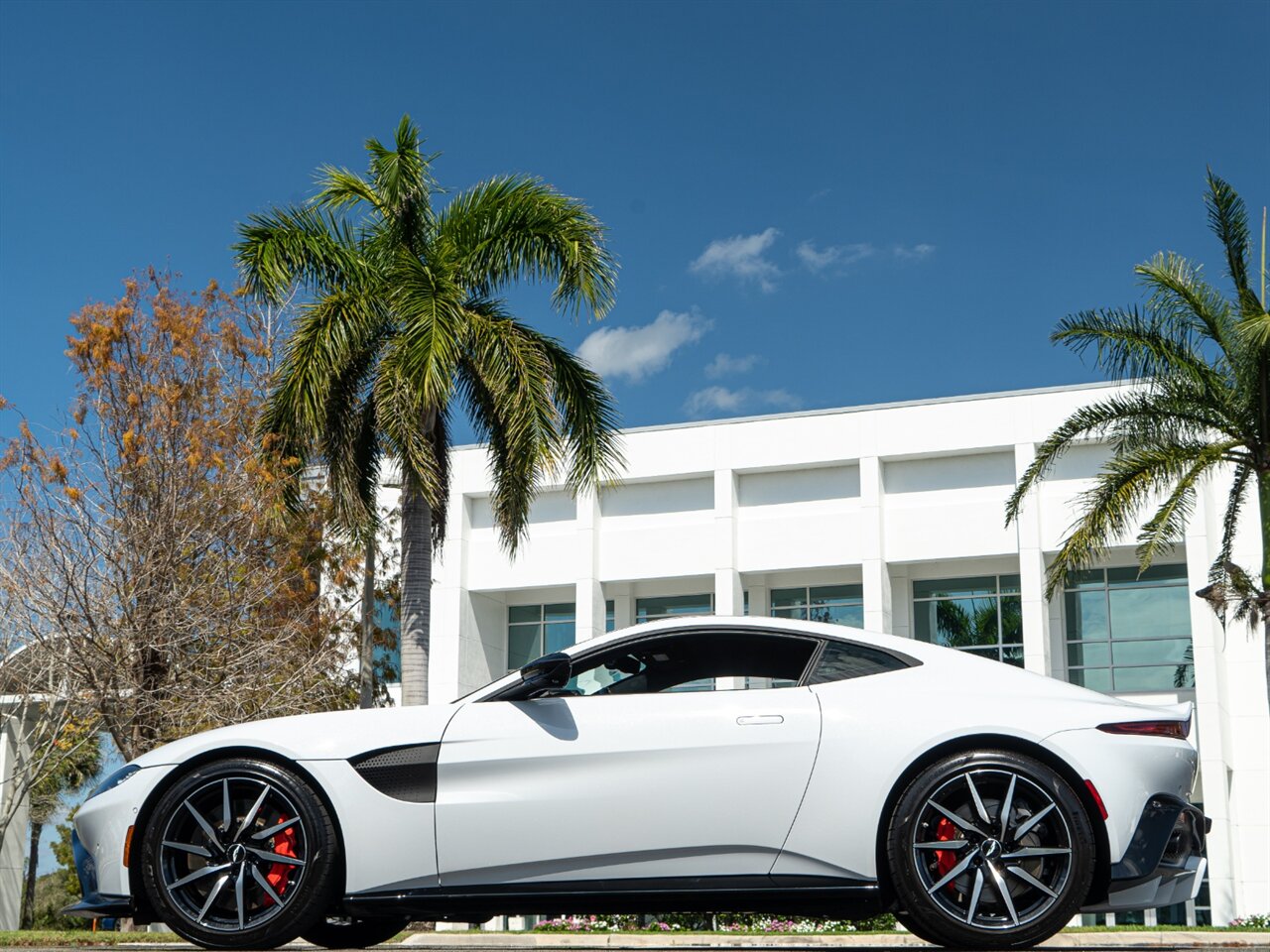 2019 Aston Martin Vantage   - Photo 51 - Bonita Springs, FL 34134