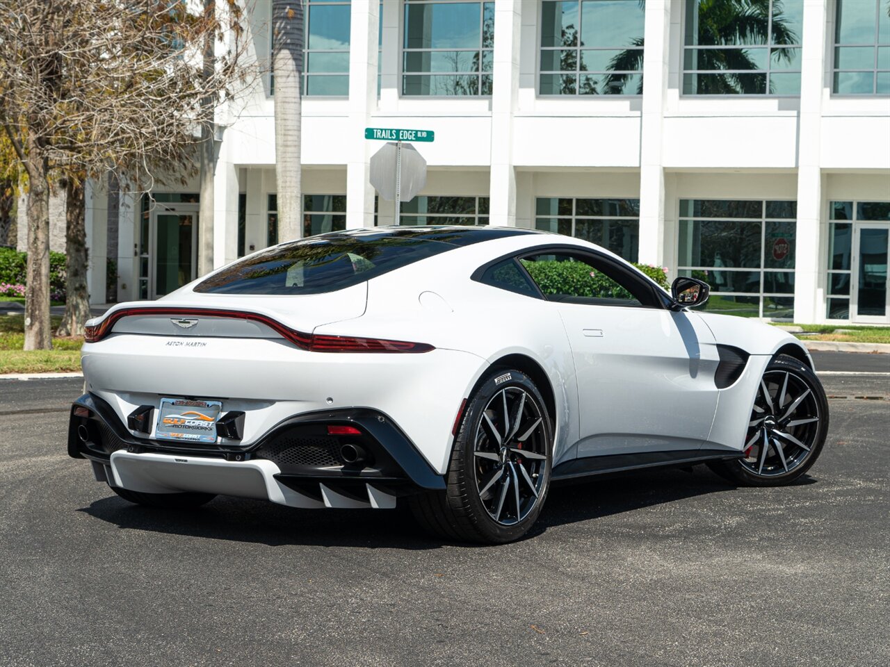 2019 Aston Martin Vantage   - Photo 5 - Bonita Springs, FL 34134