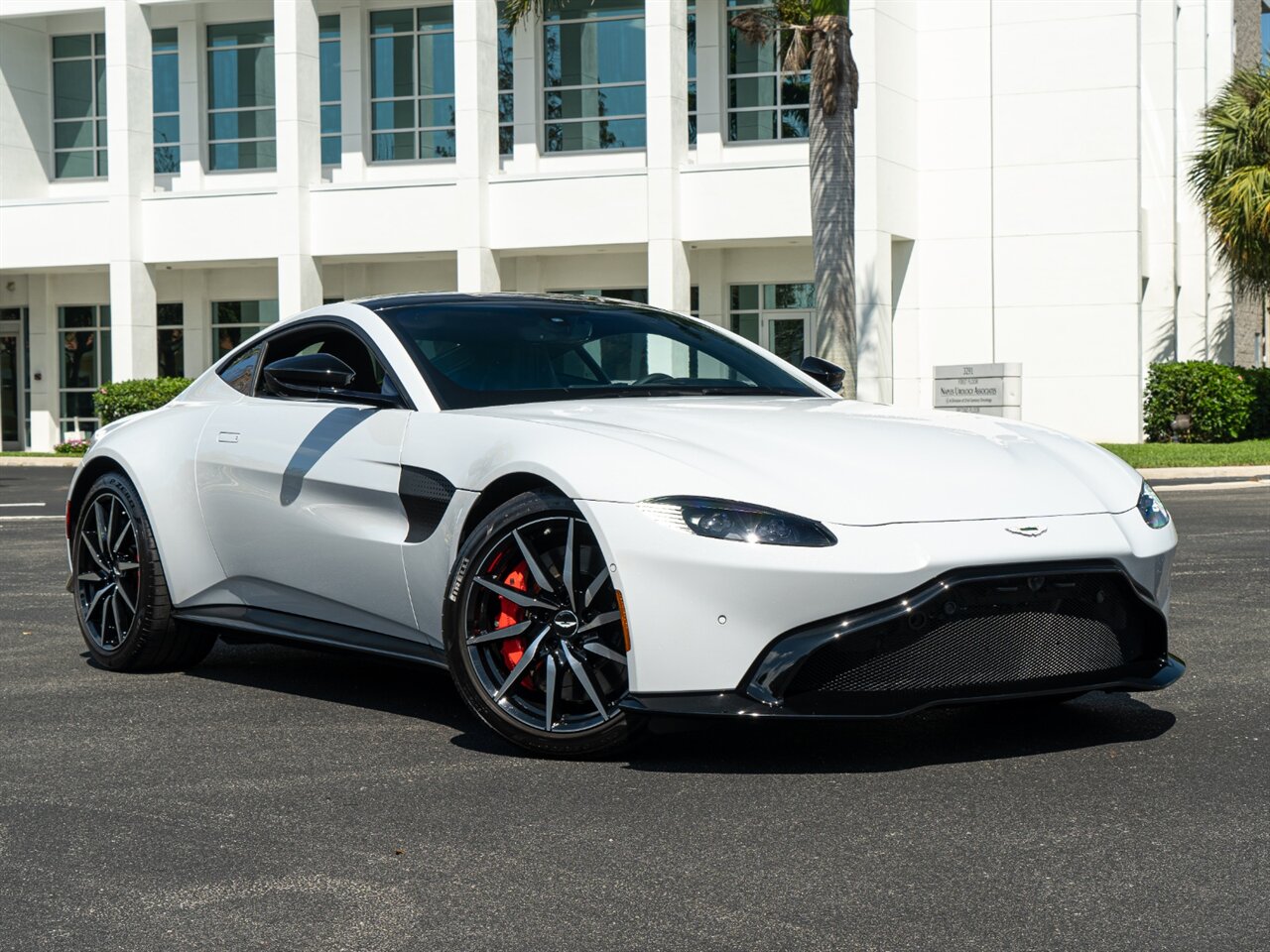 2019 Aston Martin Vantage   - Photo 29 - Bonita Springs, FL 34134