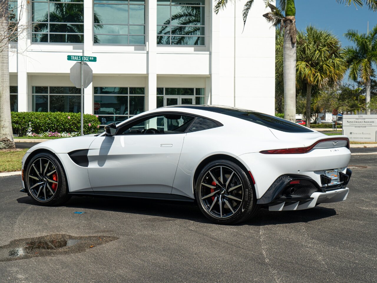 2019 Aston Martin Vantage   - Photo 46 - Bonita Springs, FL 34134