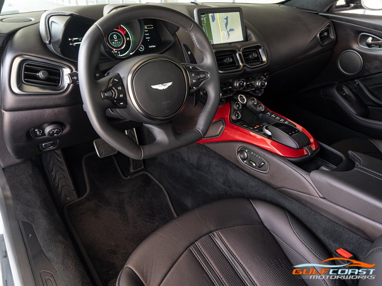 2019 Aston Martin Vantage photo 2