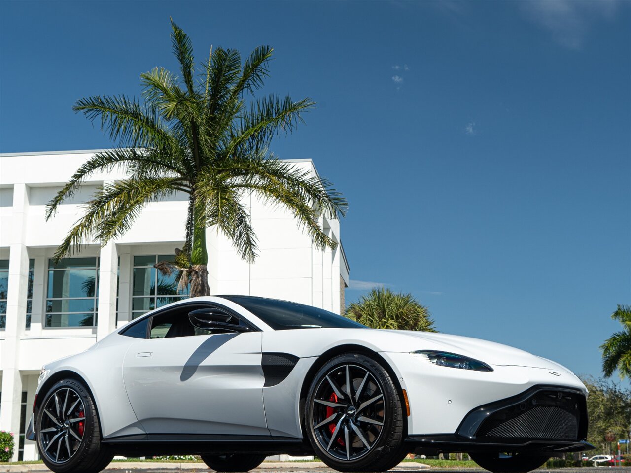 2019 Aston Martin Vantage   - Photo 28 - Bonita Springs, FL 34134