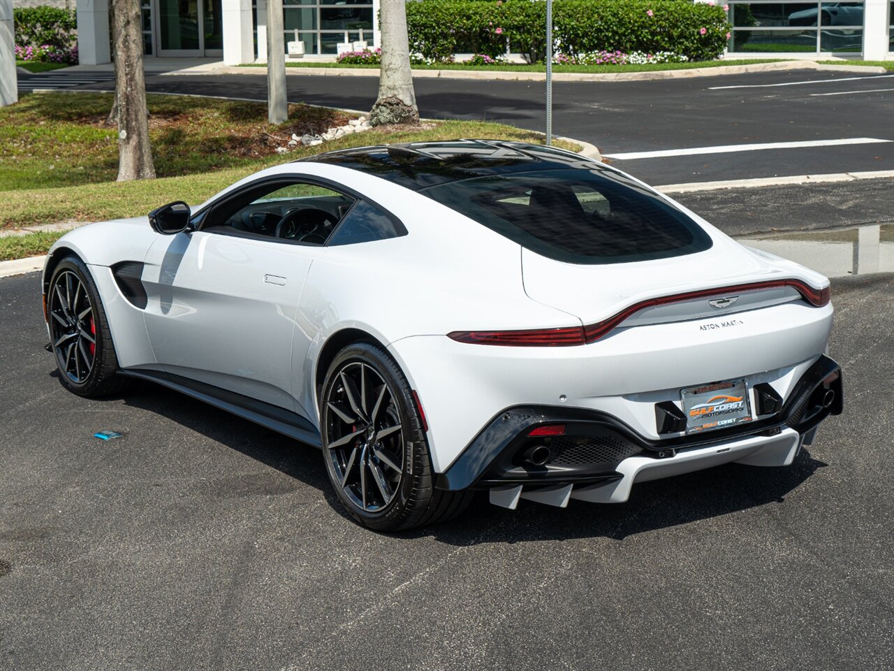 2019 Aston Martin Vantage   - Photo 45 - Bonita Springs, FL 34134