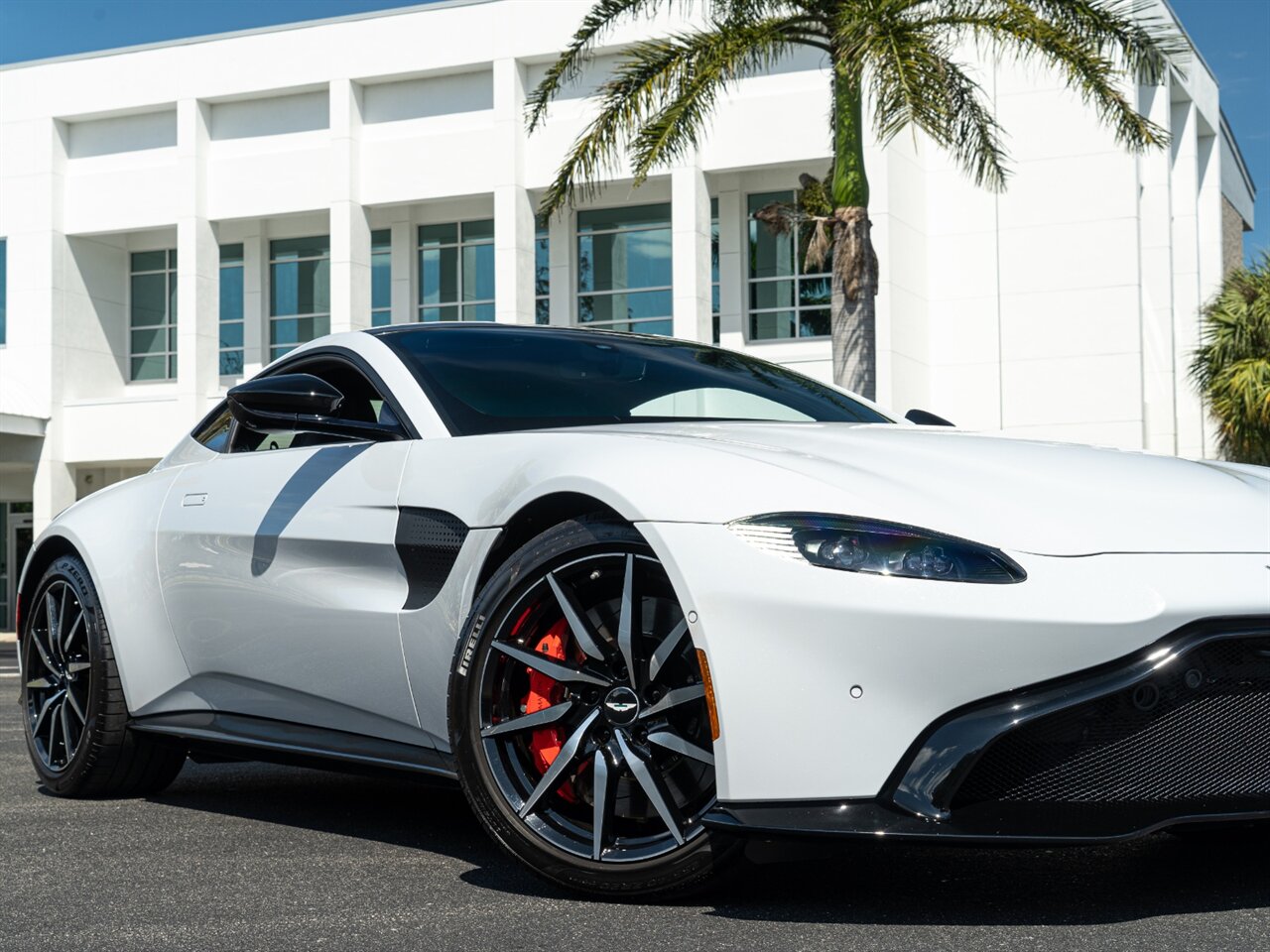 2019 Aston Martin Vantage   - Photo 31 - Bonita Springs, FL 34134