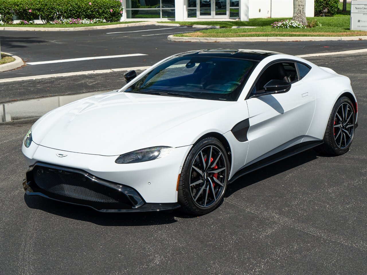 2019 Aston Martin Vantage   - Photo 52 - Bonita Springs, FL 34134