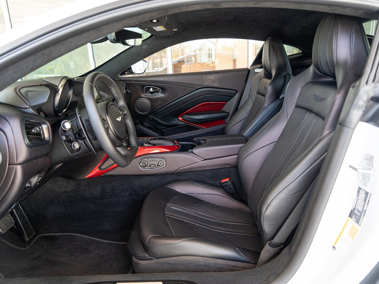 2019 Aston Martin Vantage   - Photo 15 - Bonita Springs, FL 34134