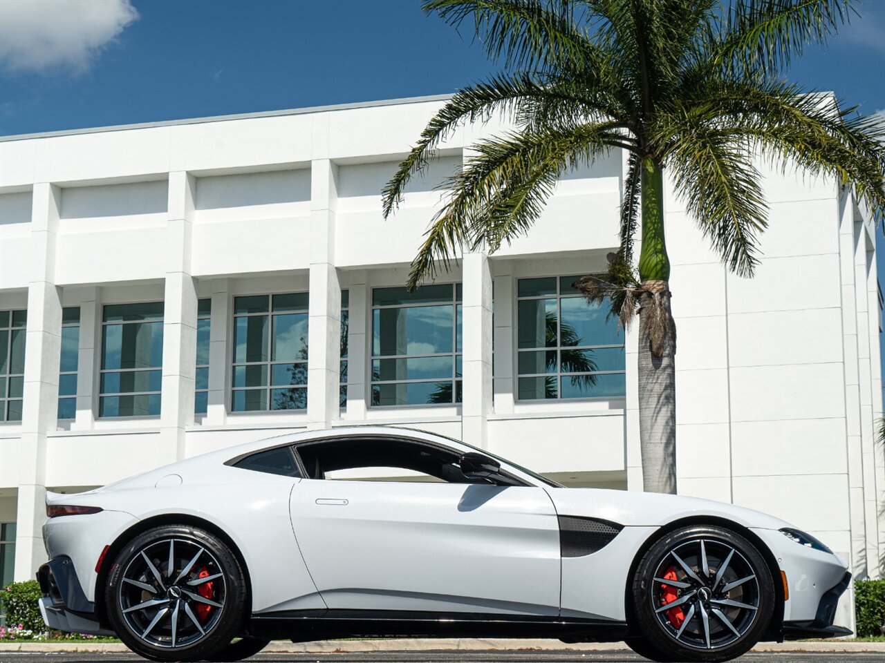 2019 Aston Martin Vantage   - Photo 33 - Bonita Springs, FL 34134