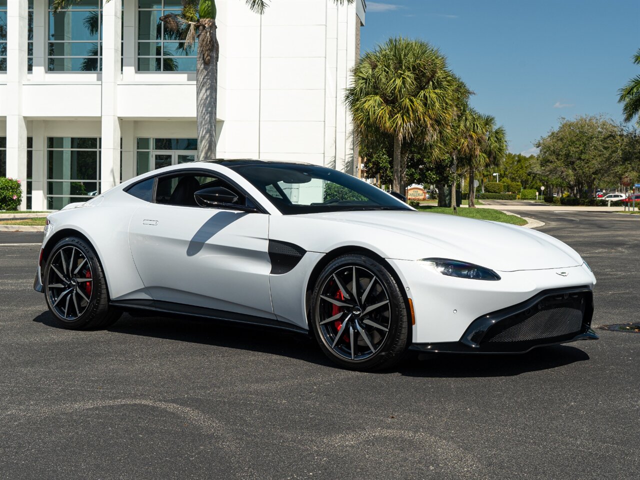 2019 Aston Martin Vantage   - Photo 27 - Bonita Springs, FL 34134