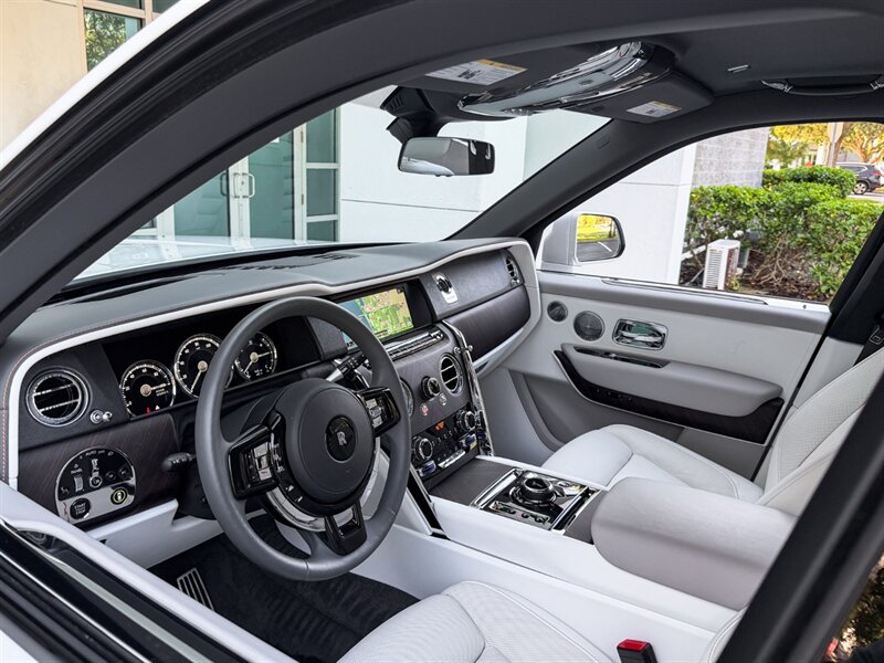 2023 Rolls-Royce Cullinan - Photo 2 - Bonita Springs, FL 34134