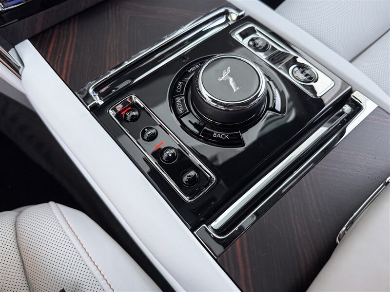2023 Rolls-Royce Cullinan - Photo 23 - Bonita Springs, FL 34134