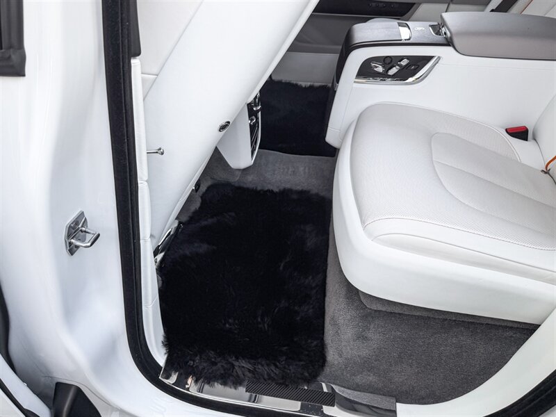 2023 Rolls-Royce Cullinan - Photo 37 - Bonita Springs, FL 34134