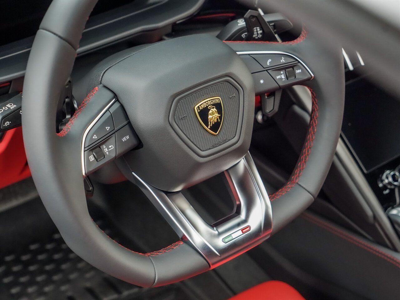 2022 Lamborghini Urus   - Photo 28 - Bonita Springs, FL 34134