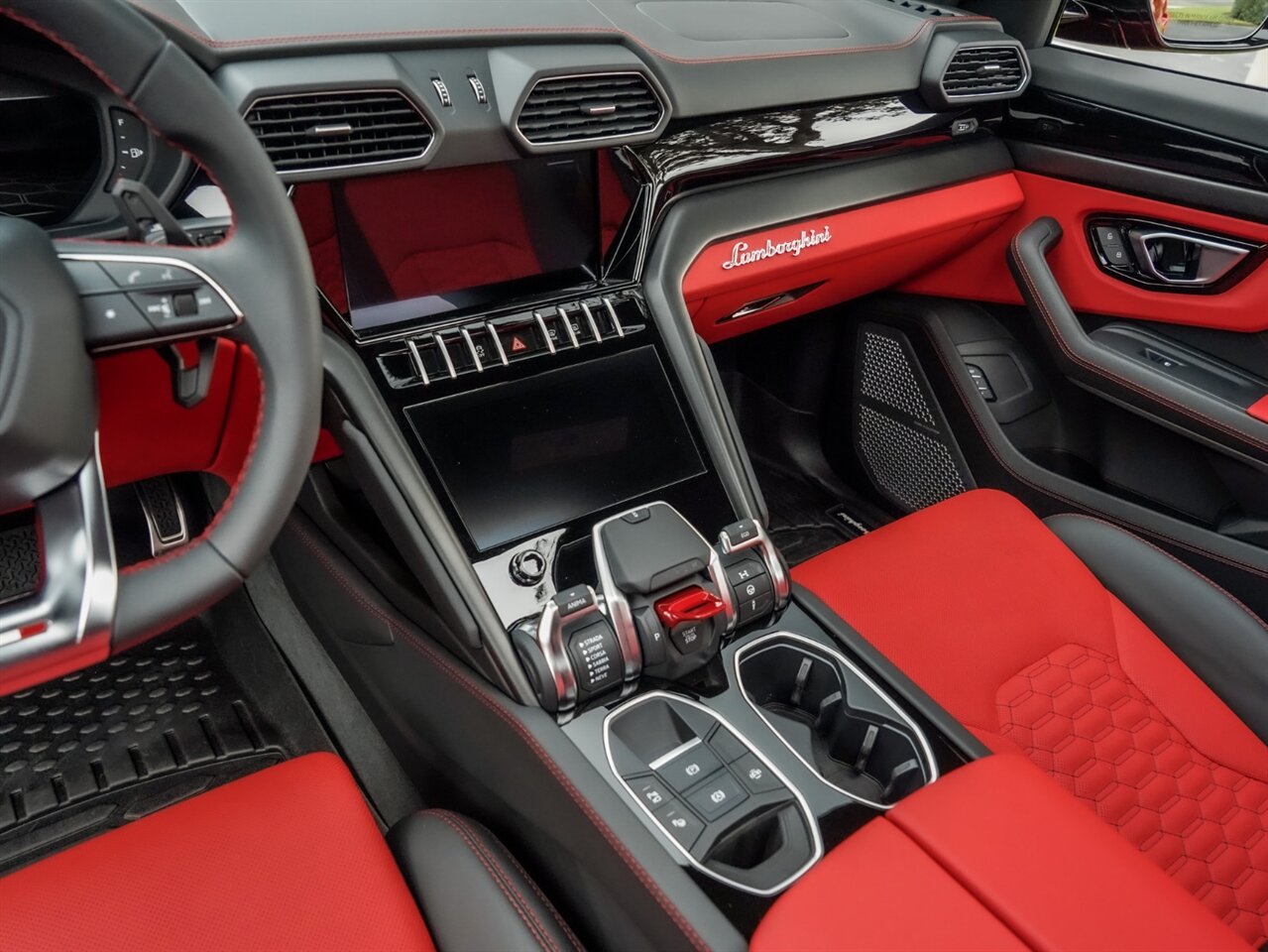 2022 Lamborghini Urus   - Photo 15 - Bonita Springs, FL 34134