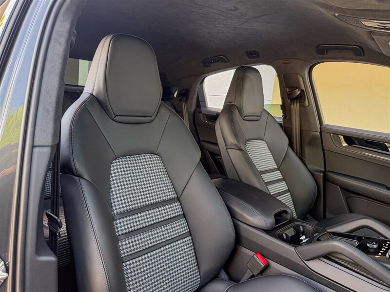 2026 Porsche Cayenne GTS Coupe   - Photo 39 - Bonita Springs, FL 34134