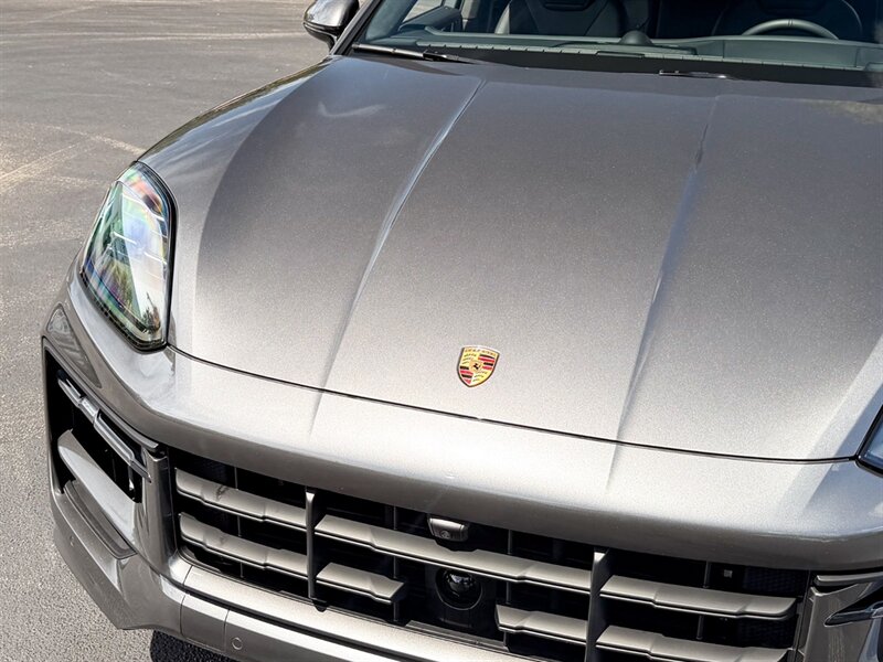 2026 Porsche Cayenne GTS Coupe   - Photo 4 - Bonita Springs, FL 34134