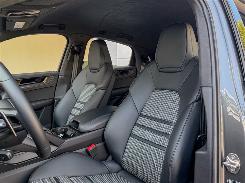 2026 Porsche Cayenne GTS Coupe   - Photo 22 - Bonita Springs, FL 34134