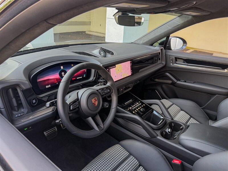 2026 Porsche Cayenne GTS Coupe   - Photo 2 - Bonita Springs, FL 34134