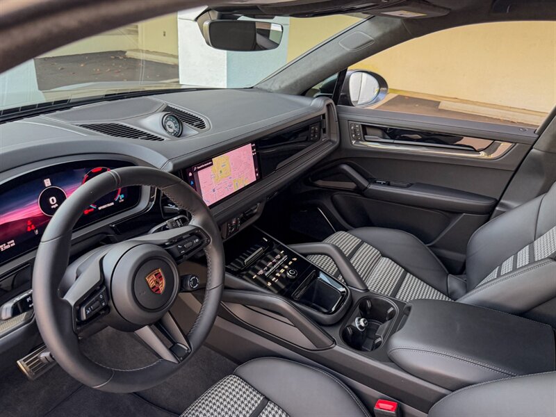 2026 Porsche Cayenne GTS Coupe   - Photo 14 - Bonita Springs, FL 34134