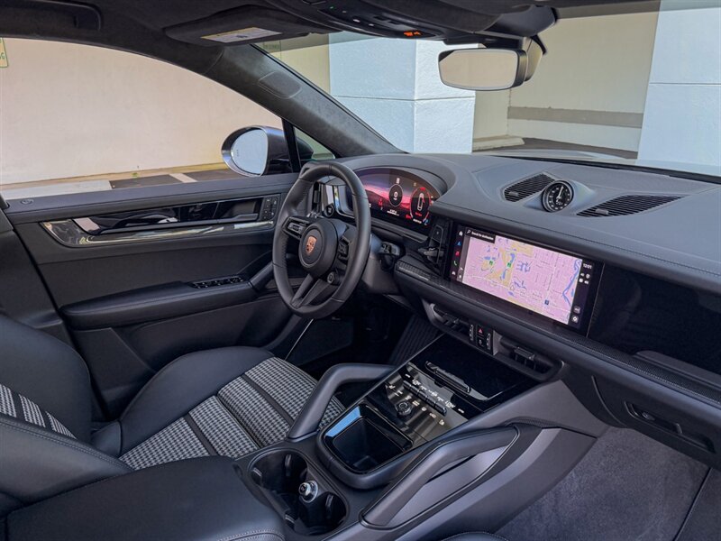 2026 Porsche Cayenne GTS Coupe   - Photo 41 - Bonita Springs, FL 34134