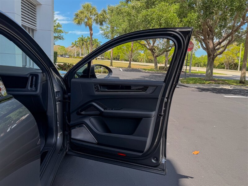 2026 Porsche Cayenne GTS Coupe   - Photo 43 - Bonita Springs, FL 34134