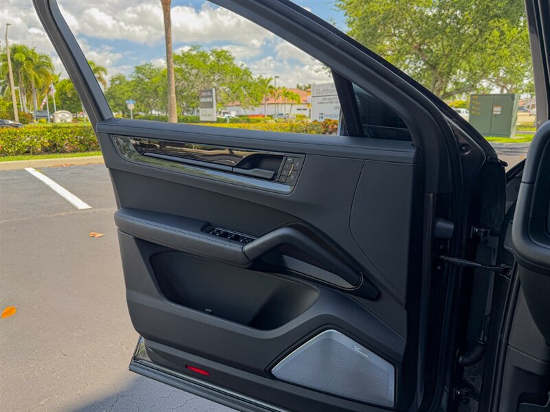 2026 Porsche Cayenne GTS Coupe   - Photo 24 - Bonita Springs, FL 34134