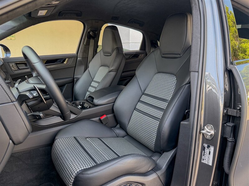 2026 Porsche Cayenne GTS Coupe   - Photo 21 - Bonita Springs, FL 34134