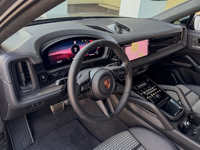 2026 Porsche Cayenne GTS Coupe   - Photo 35 - Bonita Springs, FL 34134