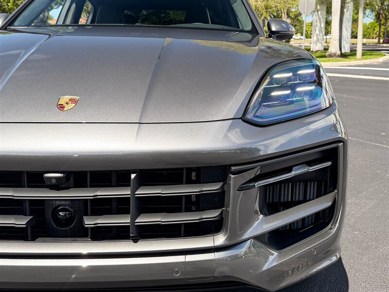 2026 Porsche Cayenne GTS Coupe   - Photo 3 - Bonita Springs, FL 34134