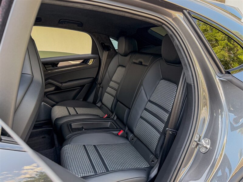 2026 Porsche Cayenne GTS Coupe   - Photo 29 - Bonita Springs, FL 34134