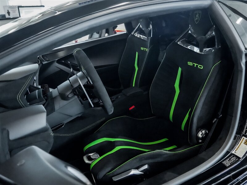 2022 Lamborghini Huracan STO - Photo 17 - Bonita Springs, FL 34134