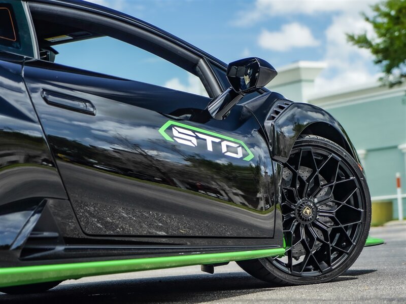 2022 Lamborghini Huracan STO - Photo 39 - Bonita Springs, FL 34134