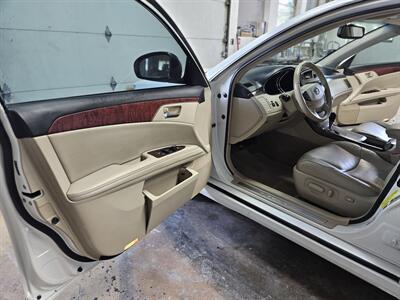 2012 Toyota Avalon XLS   - Photo 12 - Spicewood, TX 78669