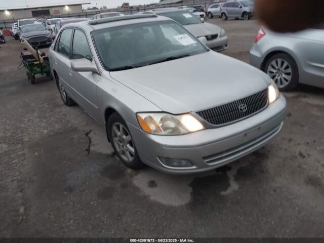 2001 Toyota Avalon XLS - Photo 1 - Spicewood, TX 78669