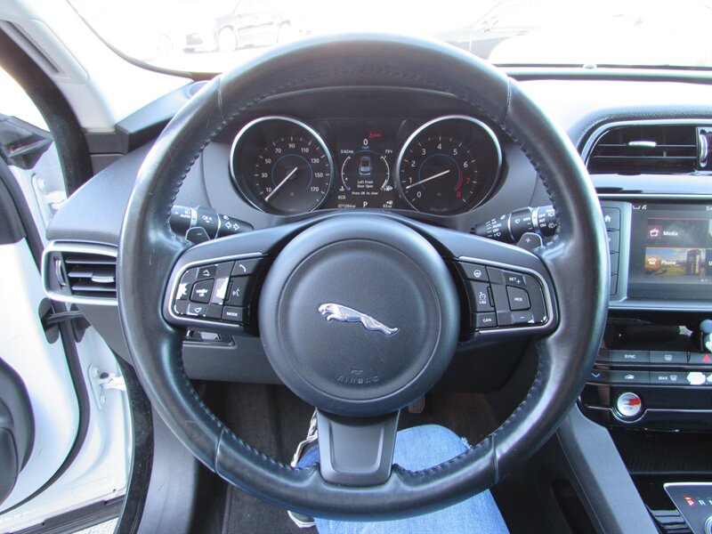 2017 Jaguar F-PACE 35t Prestige - Photo 14 - Dublin, CA 94568