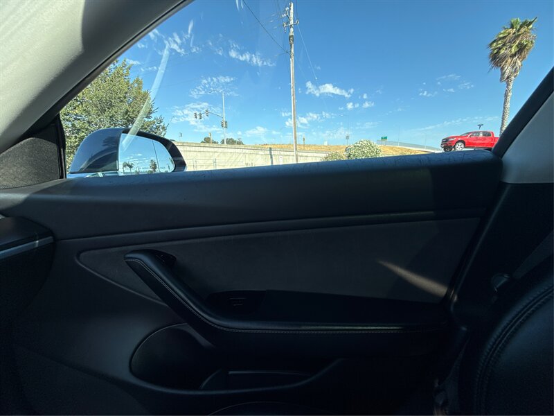 2019 Tesla Model 3 Long Range photo 19