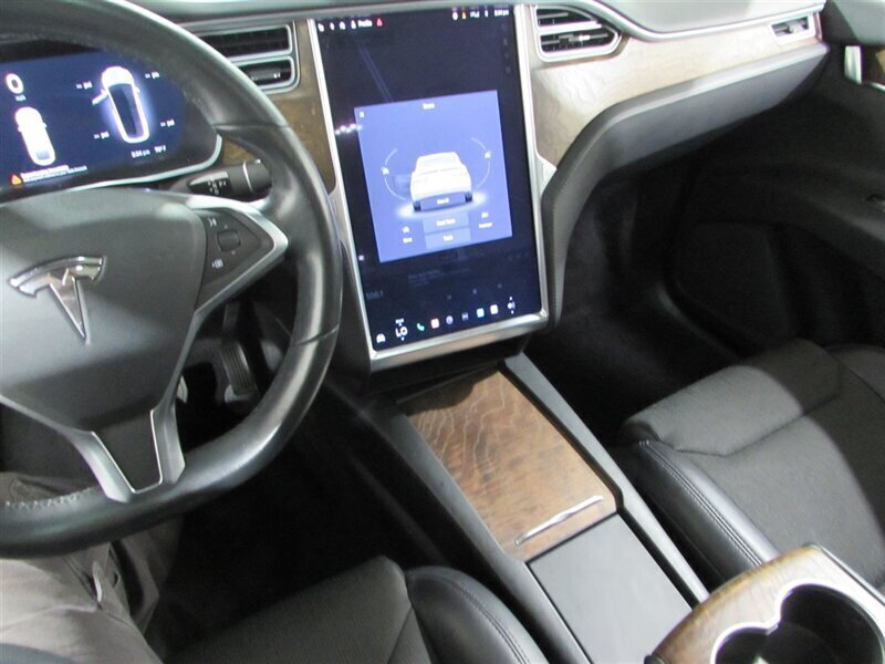 2016 Tesla Model X 75D   - Photo 100 - Dublin, CA 94568