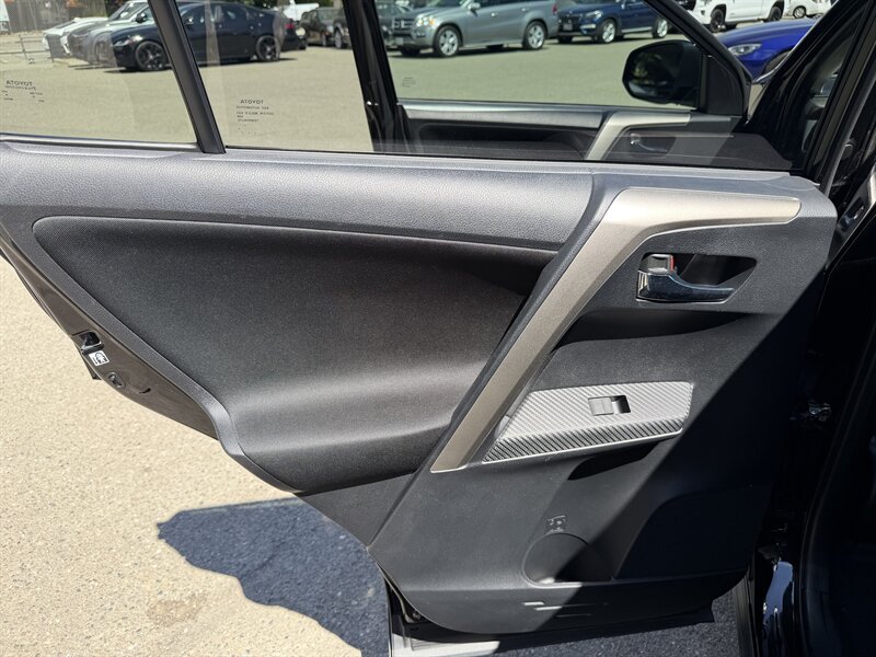2015 Toyota RAV4 XLE - Photo 25 - Dublin, CA 94568