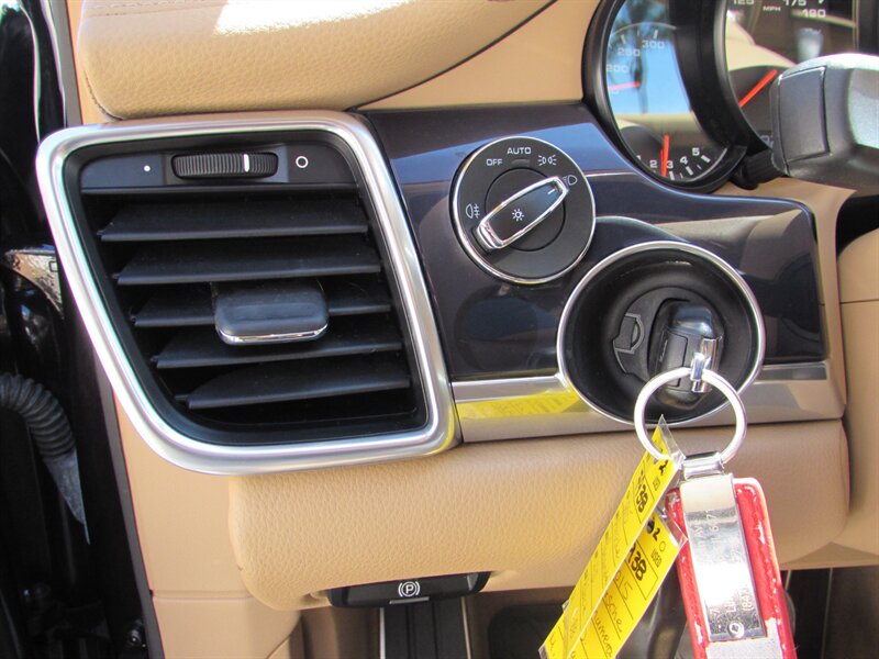 2015 Porsche Panamera 4 - Photo 21 - Dublin, CA 94568