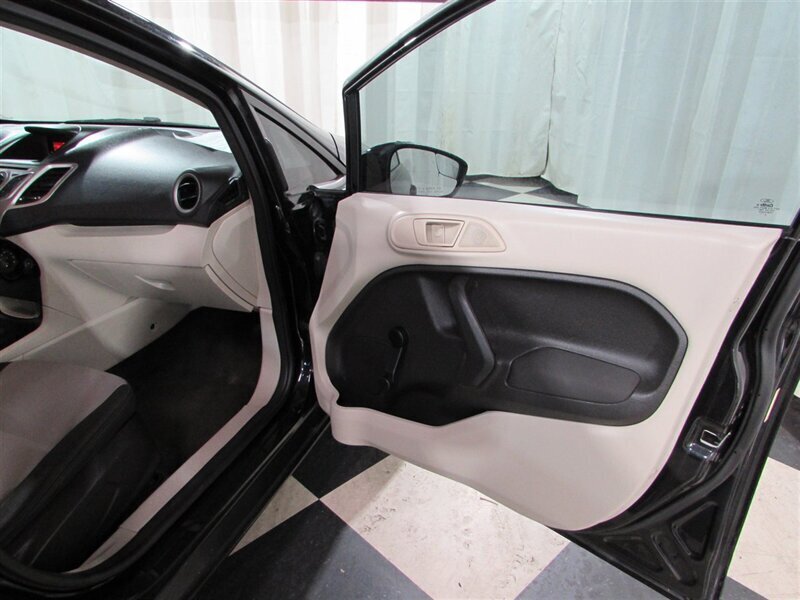 2013 Ford Fiesta S   - Photo 40 - Dublin, CA 94568