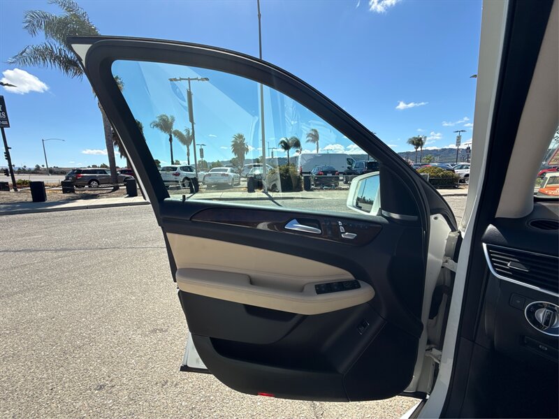 2016 Mercedes Benz GLE 350 4MATIC photo 12